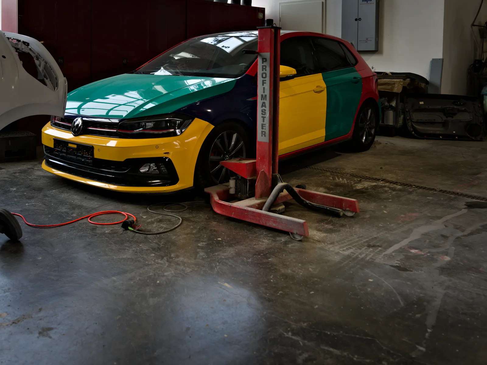 Individuell mehrfarbig lackierter VW Polo nach der Fertigstellung